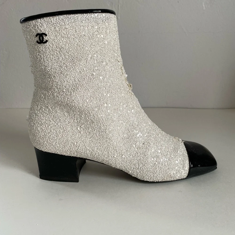 SOLD☄️ON TRADESY DEFECTIVE CHANEL RUNWAY ‘ASTRONAUT’ COLLECTION BOOT - Picture 1 of 15